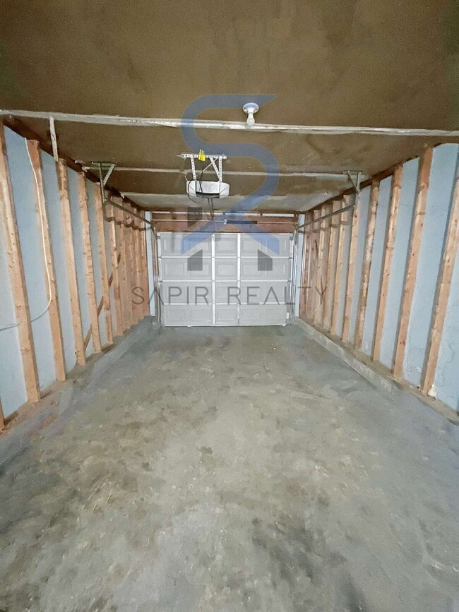 Building Photo - 10305 Wisteria Ln