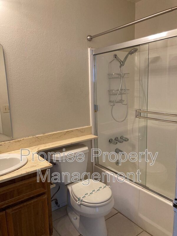 Building Photo - 274 Riverview Way