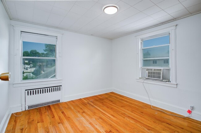 Building Photo - 470 Teaneck Rd