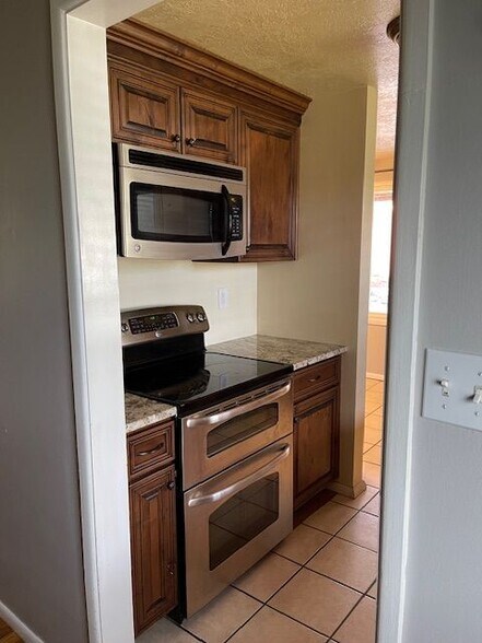 Building Photo - 116 W 250 S