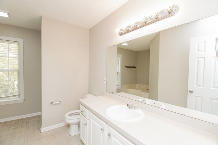 Building Photo - 220 Turtle Creek Dr