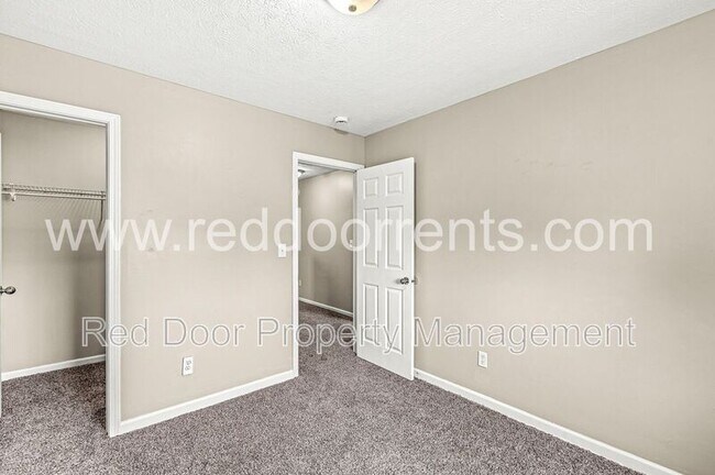 Building Photo - 10857 Cedar Pine Dr