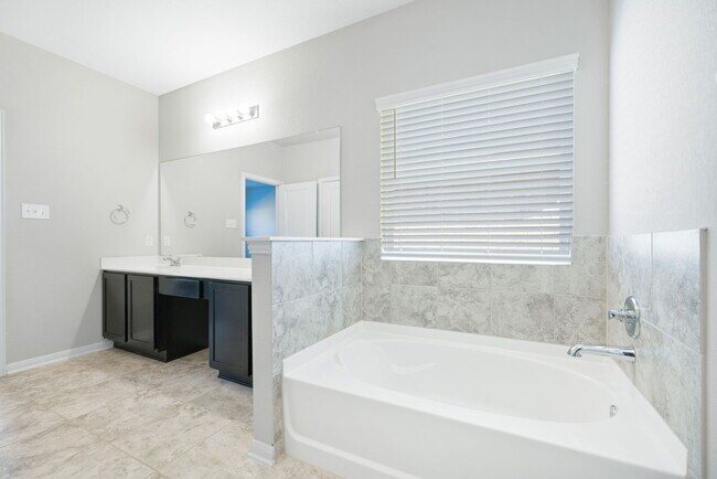 Building Photo - 8907 Arundal Garden