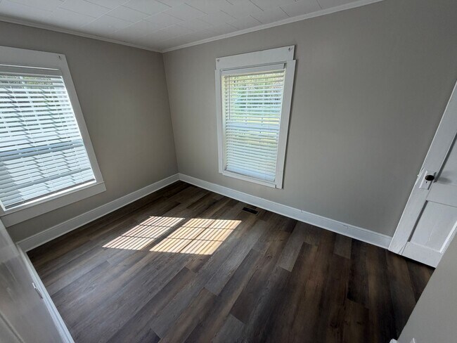 Building Photo - Updated 3BR Home with Office & Large Decks in Haw River