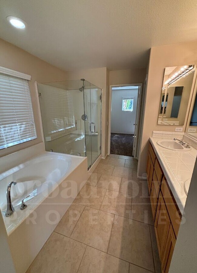 Building Photo - 41374 Pine Tree Cir
