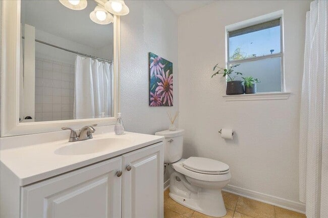 Building Photo - 2506 Jenibeth Ln