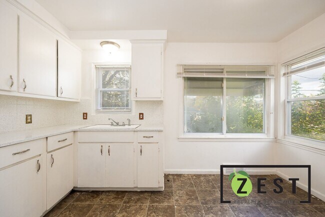 Building Photo - 2 BED 1 BATH SINGLE FAMILY HOME OPEN HOUSE...