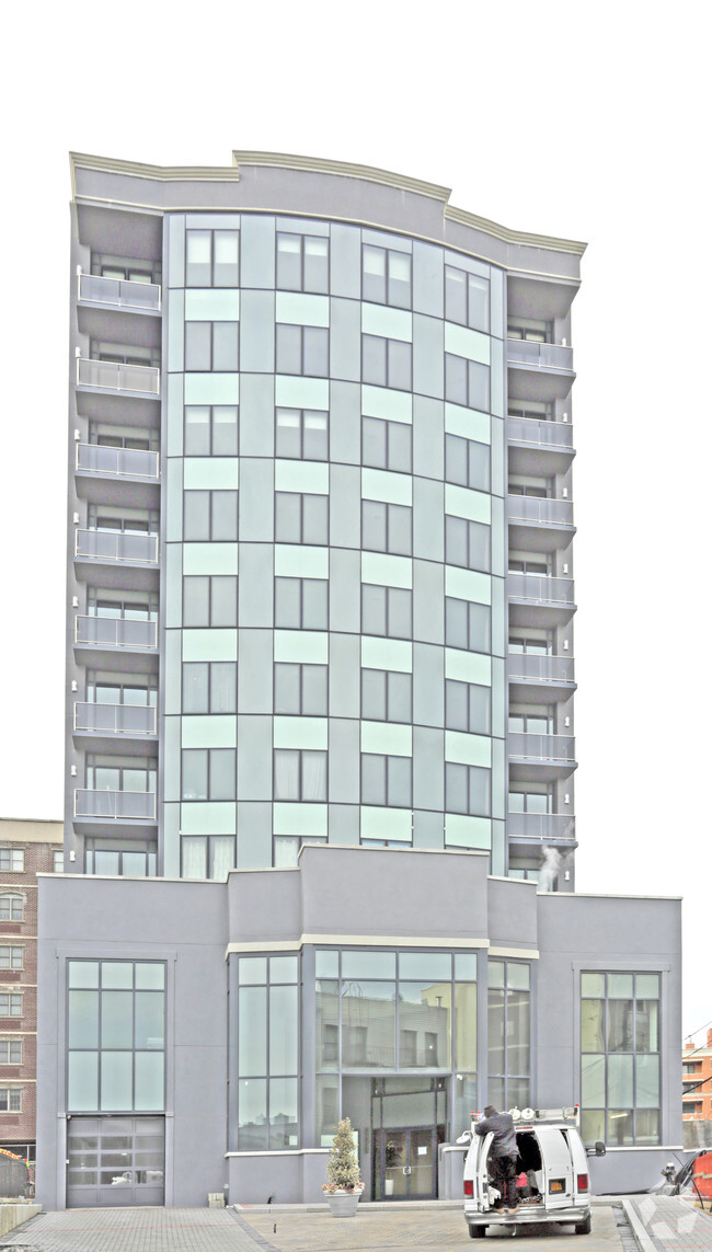 Building Photo - Hoyt Plaza Development