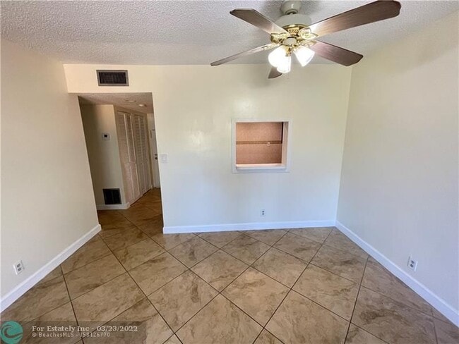 Building Photo - 4354 NW 9th Ave