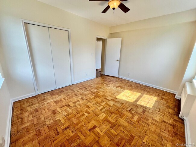 Building Photo - 210 Pelham Rd