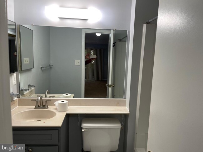Building Photo - 9815 Hellingly Pl