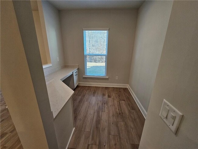 Building Photo - 5030 Sierra Creek Dr NE