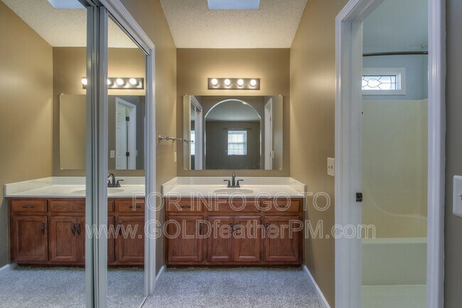 Building Photo - 117 Brenton Ct