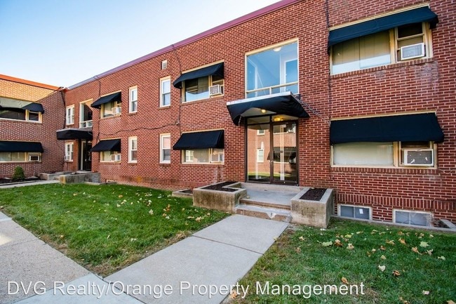 Building Photo - 625 S 35th St