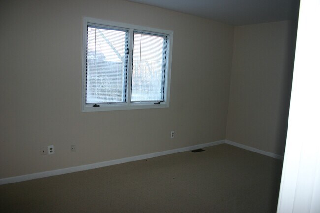 Master Bedroom - 1750 W Liberty St
