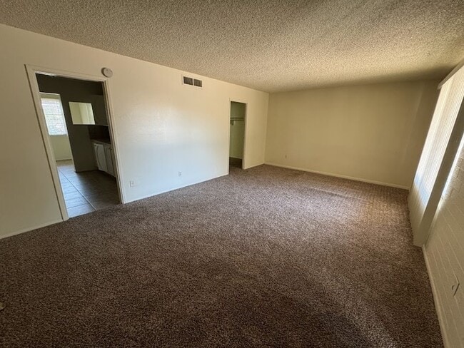 Building Photo - West Phoenix Townhome