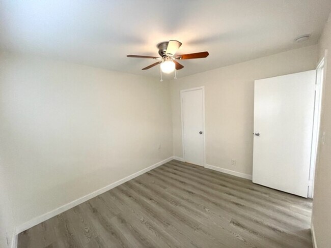Building Photo - 1518 El Sereno Ave