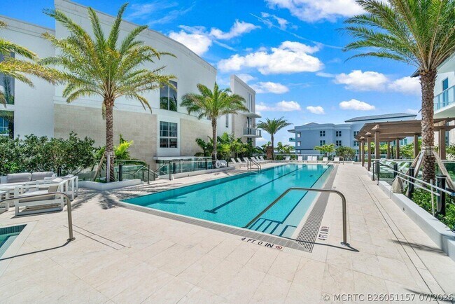 Building Photo - 220 SE Mizner Blvd