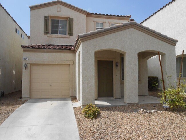 Primary Photo - Spacious 2 Bedroom Home near Cactus and Ma...