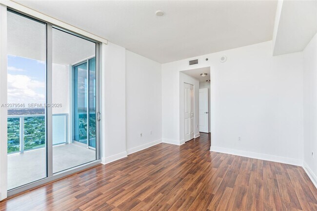 Building Photo - 2641 N Flamingo Rd