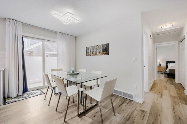 Building Photo - Updated 2 Bedroom Townhouse in Thornton
