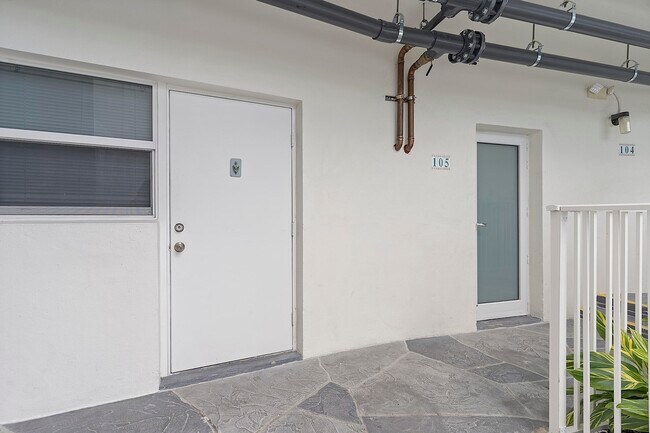 Building Photo - 3250 NE 28th St