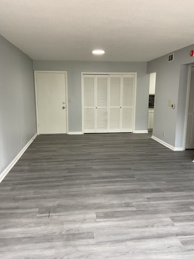 Building Photo - Chalet South