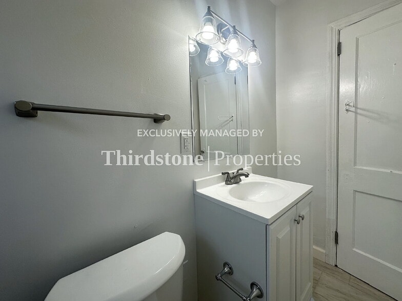 Building Photo - 2659 College St