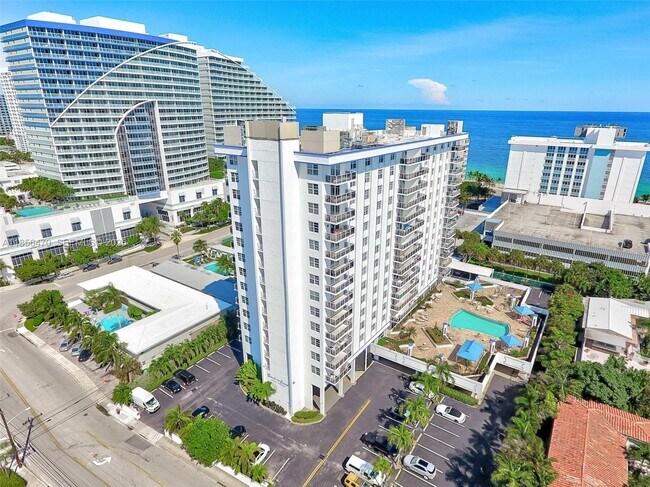 Building Photo - 336 N Birch Rd