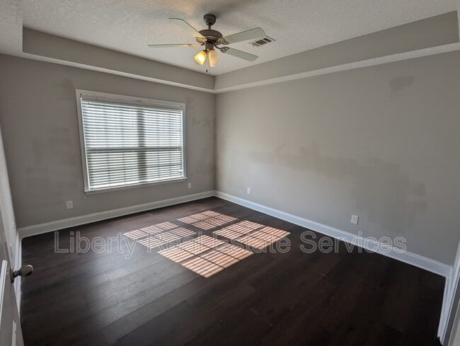 Building Photo - 407 Bradwell St