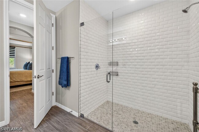 Building Photo - 14567 Edgewater Cir