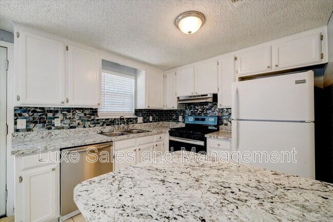 Building Photo - 8506 S Drexel Pl