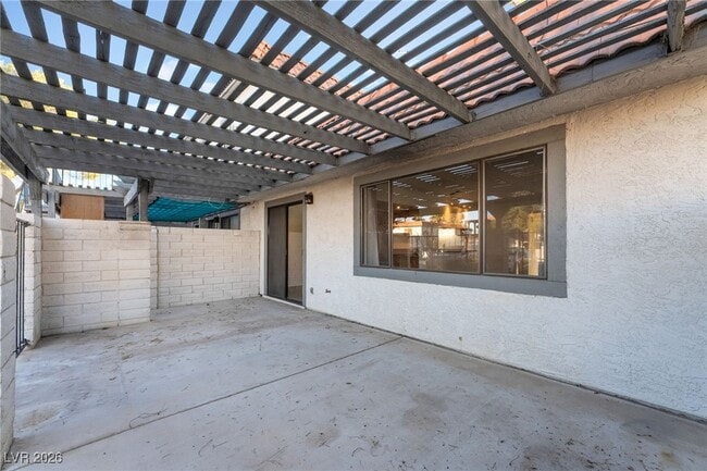 Building Photo - 1024 Willow Tree Dr