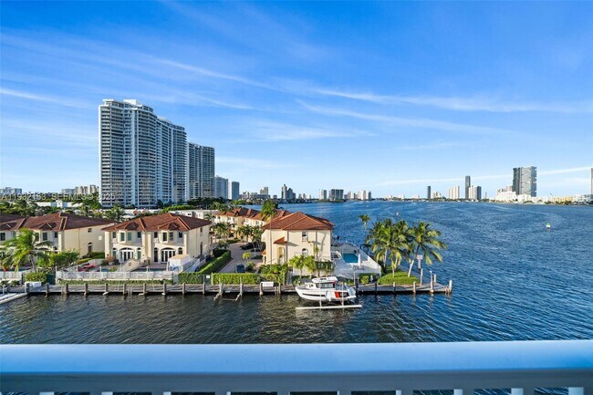 Building Photo - 4000 NE 170th St