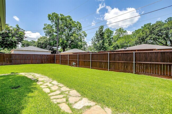 Building Photo - 603 Bondstone Dr