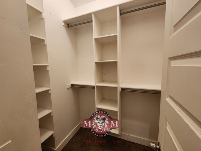 Building Photo - Remodeled 5 Bd Home in Midvale