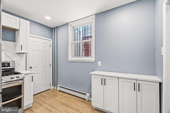 Building Photo - 2224 E Clearfield St