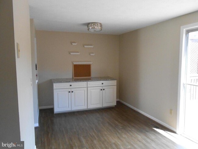 Building Photo - 131 Township Ct