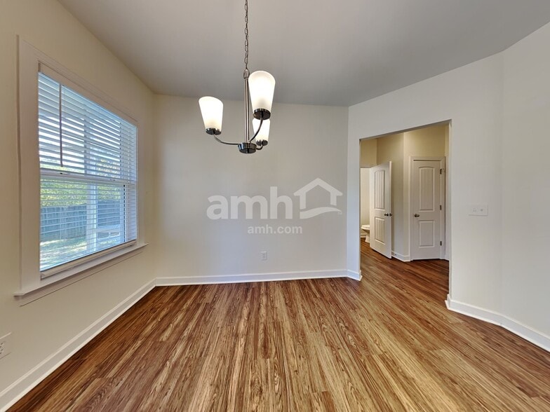 Building Photo - 212 E Quailwood Dr