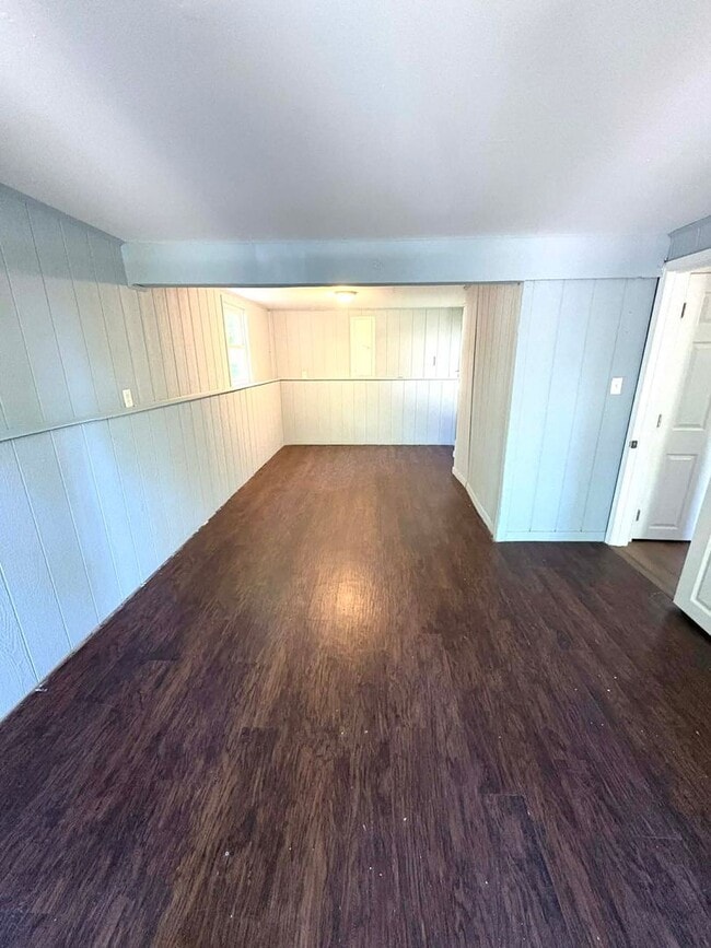 Building Photo - Cozy & Convenient Living!