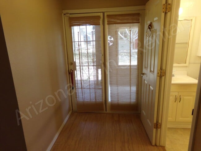 Building Photo - ADORABLE 2 BEDROOM 1 BATHROOM HOME
