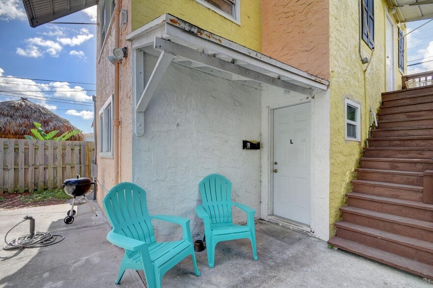 Building Photo - 325 N L St