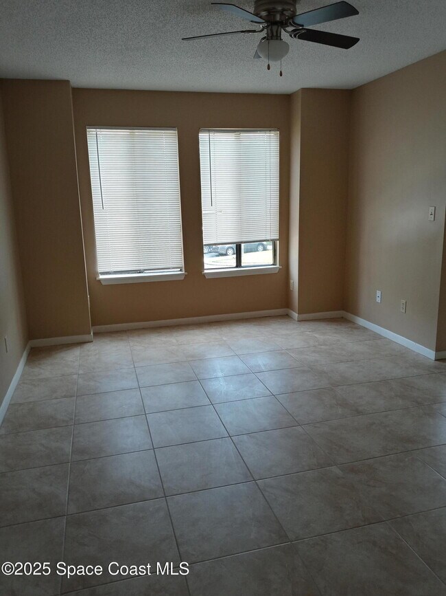 Building Photo - 3550 Sable Palm Ln