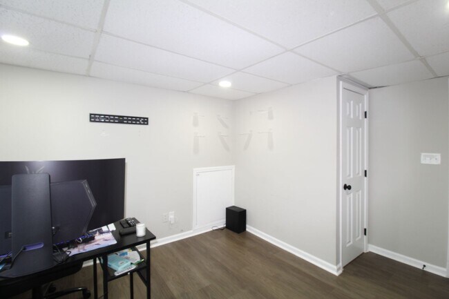 Building Photo - 3367 Oak Dr SW
