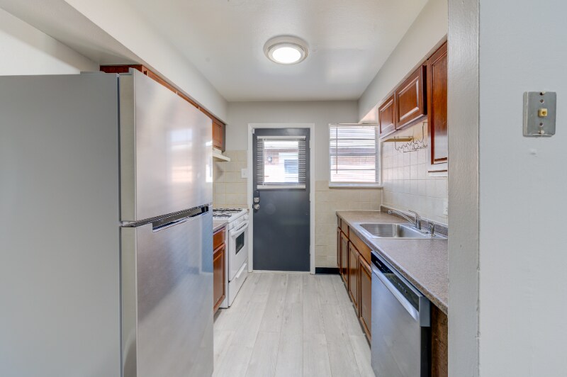 Building Photo - 10766 Tropic Dr