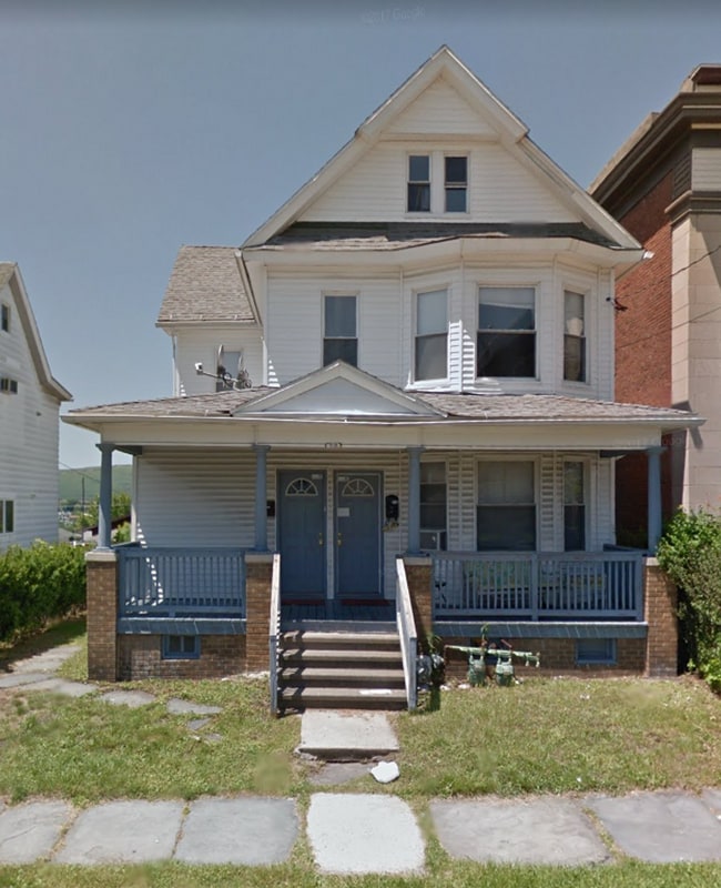 Building Photo - 712 S Irving Ave