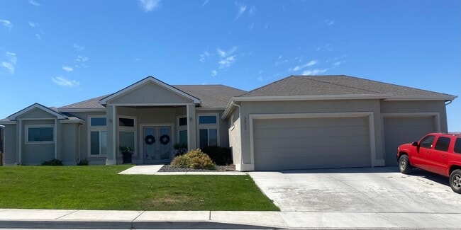 Building Photo - Elegant home in the Heights at Canyon Lakes