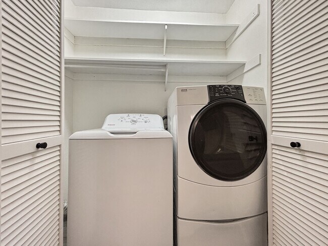 Building Photo - Modern 2BD/2BA Condo in El Cerrito W/ A/C,...