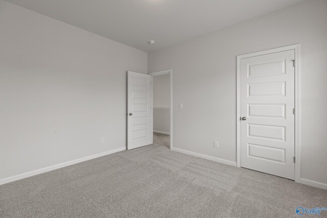 Building Photo - 7202 Fox Gln Cir SE