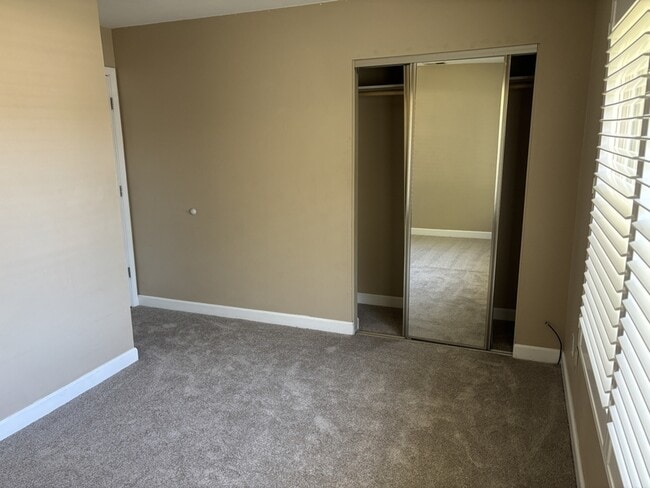 Building Photo - 954 Emily Ave
